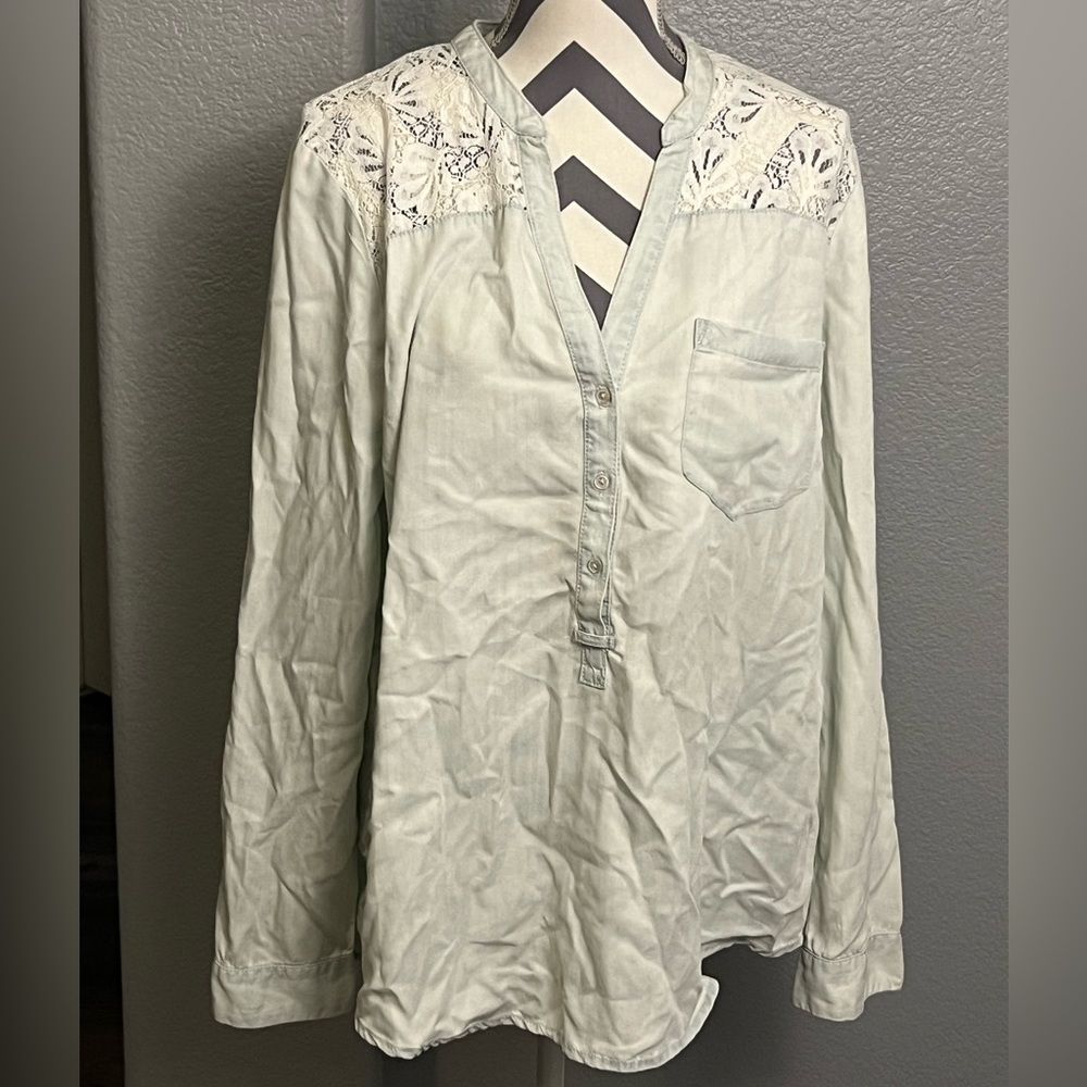 Edme & Esylite Anthropologie Button Down xl blouse lace details